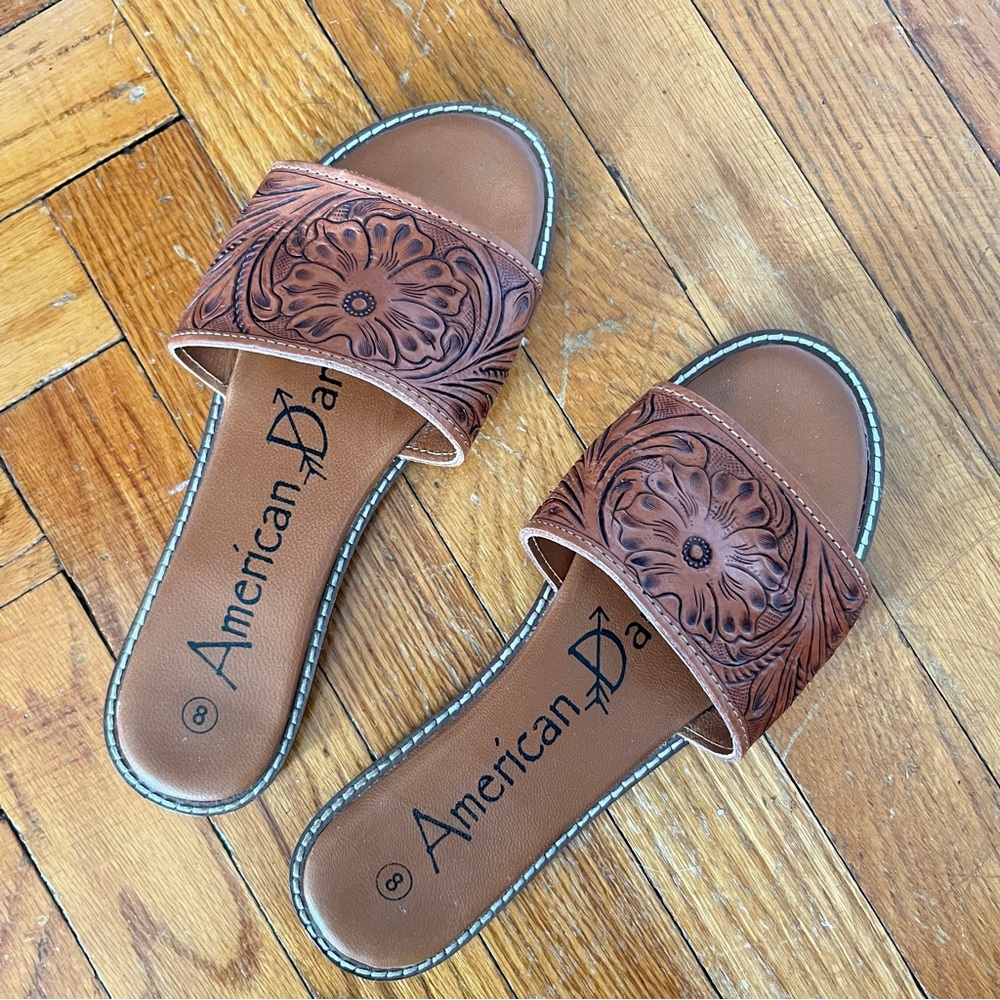 •American Darling hand tooled leather sandal• Size 8